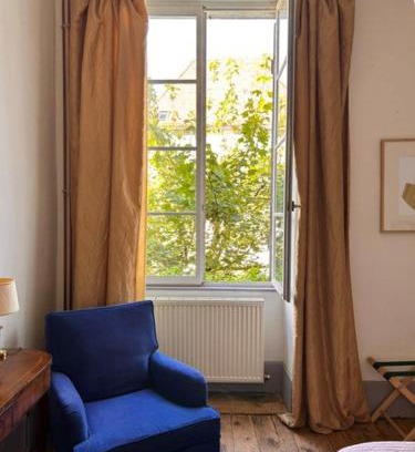 Semur-en-Auxois Bed & Breakfast | Guest Rated 9.1: Child-Friendly L'ancienne comédie Hotel