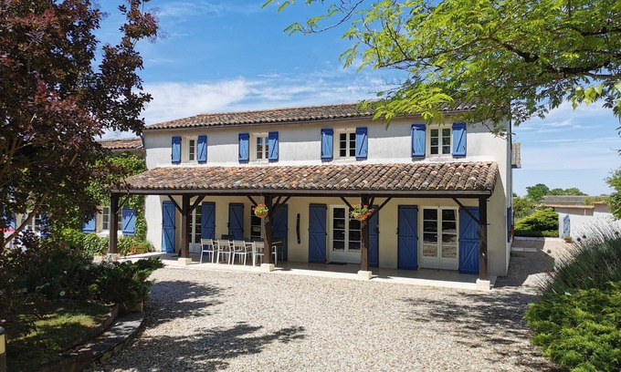 Segonzac House | Experience Comfort at L'Ancienne Distillerie - 10 Mins from Cognac