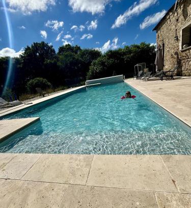 Poil Villa | Discover Comfort at L'ancienne Epicerie de POIL Hotel