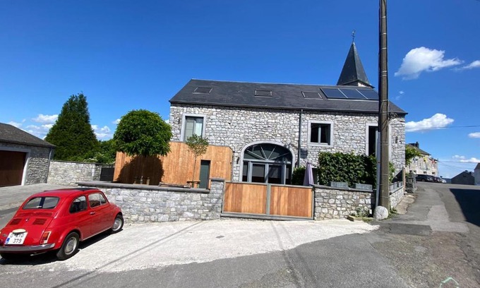 Anhée House | Experience L'ancienne grange: Family-Friendly Dining Awaits