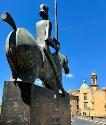 Caltagirone Apartment | Central Getaway: Pet-Friendly Retreat with 9.8 Guest Rating