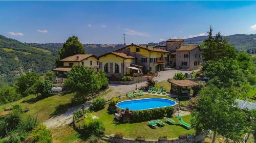 Canossa House | Discover L'Angolo Di Verlano: Pet-Friendly Retreat Awaits