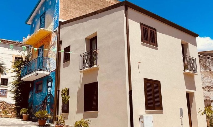 Partinico House | Discover L'angolo in centro: Family-Friendly with Breakfast