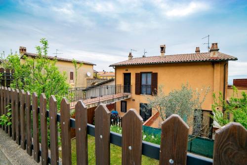 Monte Castello di Vibio Apartment | L'angolo delle More