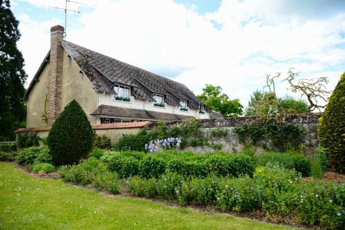 Le Mele-sur-Sarthe Hotel | Budget-Friendly L'annexe: Pet and Child Friendly Hotel