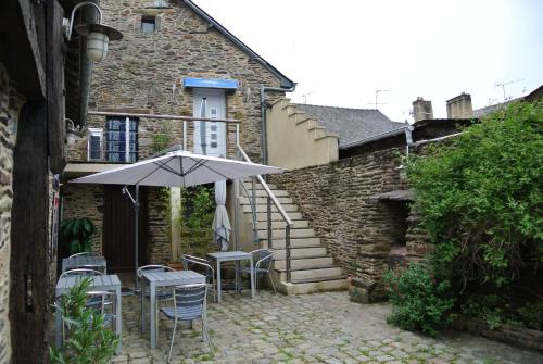 Loheac House | Experience Comfort at L'Annexe: Pet-Friendly Retreat
