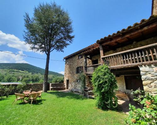 Bor House | Family-Friendly Stay at L' Antiga Cadarnera Hotel