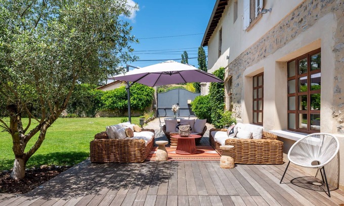 Les Serres - Vivier Villa | Discover L'Antiquaire: Trendy Family Retreat with Pool