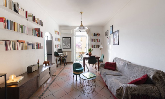 Pigneto Apartment | Cozy L'Antro di Circe One Bedroom Apartment for Couples