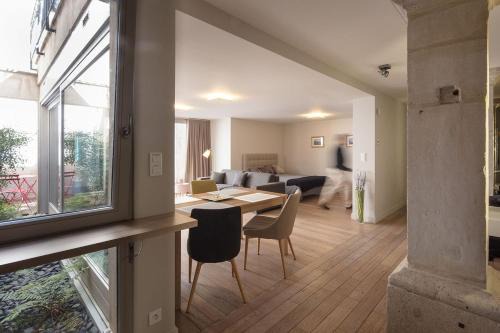 Saint Nicolas - Charles III - Ville vieille - Trois Maisons - Leopold Apartment | Discover L'Aparté: Family-Friendly Stay with Hot Tub & Breakfast