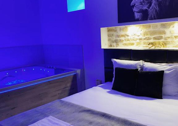 Beure Apartment | Relaxing Retreat at L’appart [é] spa with Hot Tub Amenities