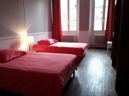 Baye Apartment | Budget-Friendly Stay at L'APPART - Family Friendly Retreat