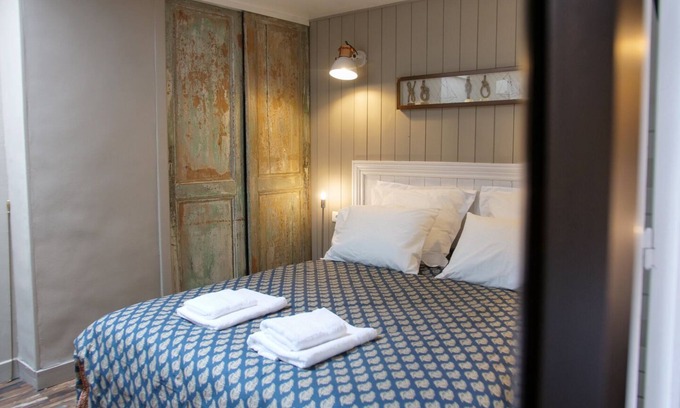 Saint-Valery-sur-Somme Apartment | Experience L'appart de la Ferté on Saint Valery's Main Street
