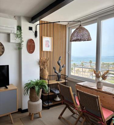 Santa Margarida Apartment | Oceanfront Retreat: L’Appart-Rosas with Pool & 9.8 Rating