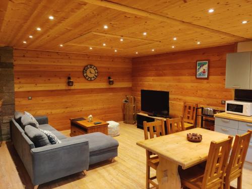 Val Cenis Apartment | Cozy Estelle's Mountain Apartment for Family Getaways