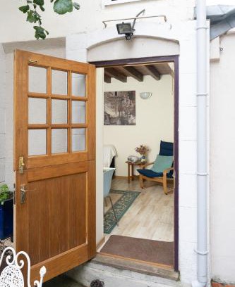 Accolay Apartment | Cozy Apartment in the Countryside - Family Friendly Stay