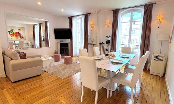 Passy Apartment | Tranquil Stay at L'appartement Passy with Spa & Breakfast