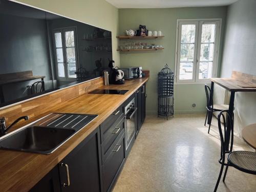 Chinon Apartment | Pet-Friendly Retreat at l'appartement de Chinon - 8.6/10!