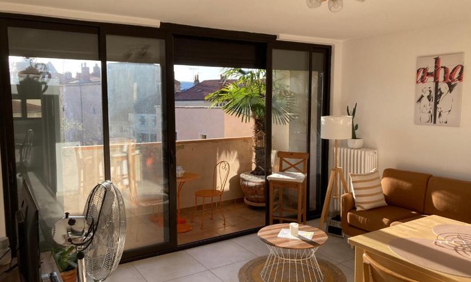 Issoire Apartment | Discover L’appartement du bonheur: Guest Rated 9.4/10 Stay