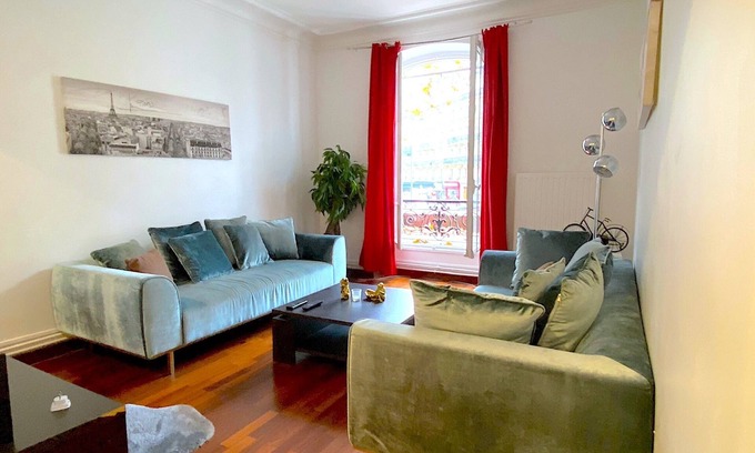 Latin Apartment | Discover L'appartement Notre-Dame: 9.6/10 & Spa Amenities
