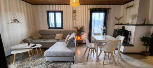 Monthey Ski Chalet | Oceanfront L'appel Chalet with Pet-Friendly Amenities
