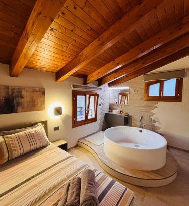 Fondi Apartment | Inviting L'Appoggio: Top-Rated Stay with Breakfast & Hot Tub