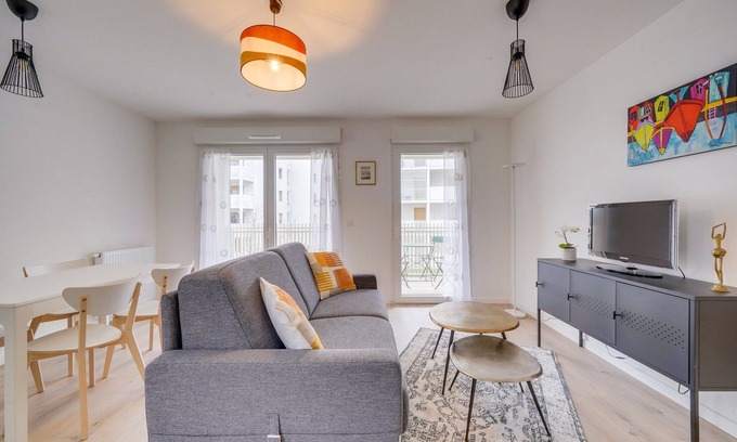 Merignac Apartment | Discover L'Arboresens: Apartment with Terrace & Parking