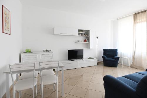 Corsico Apartment | Tranquil Retreat: L’Archè Comfort & Relax – Squirrel House