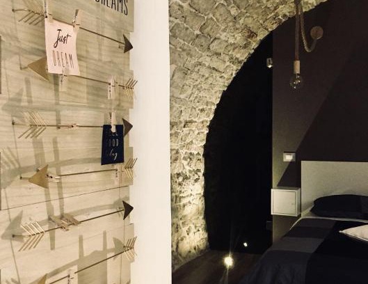 Casamassima Bed & Breakfast | Historic L'ArChasetta Apartments with Breakfast Included