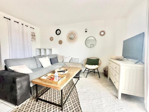Panazol Apartment | Cozy L'Arsène: Oceanfront Retreat with Terrace Access