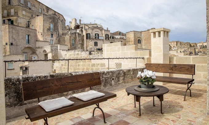 Sasso Caveoso House | Discover L' Artiere Dimore nei Sassi with Spa & Family Perks