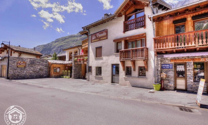 Bessans House | Cozy L'ASTER Gîte in Bessans with Breakfast & Kitchen