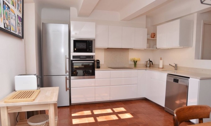 Rognes Apartment | Explore L'atelier Apartment in the Heart of Wine Country