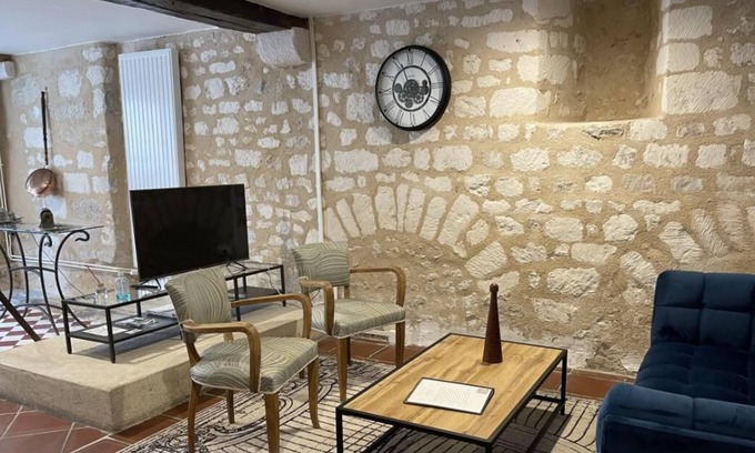 Auxerre Apartment | Modern L'Atelier Apartment with City View & Family Amenities