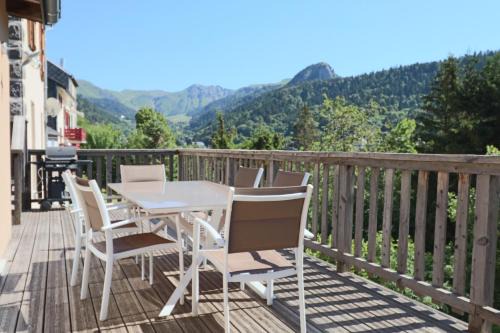 Mont-Dore House | Discover L'Atelier de Claire: Oceanfront Bliss Awaits You