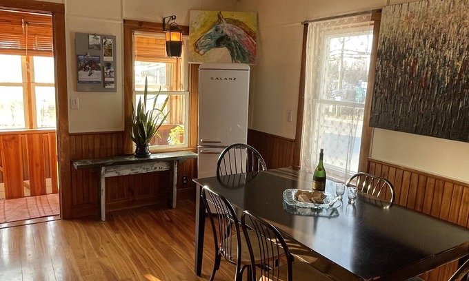 Eastman Cabin | Ocean View Retreat at L'atelier du Peintre - Rated 10/10