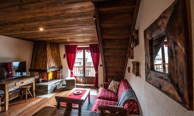 Gimillan Apartment | Discover L'Atelier du Temps - Chalet Les Marmottes Retreat