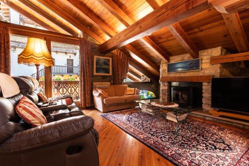Valle d'Aosta Villa | Guest Favorite: L'Atelier du Temps - Woodstone Villa