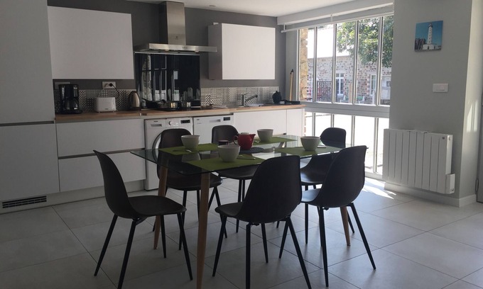 Mont-Dol Cottage | Cozy L'atelier Gîte Apartment with Kitchen & Breakfast