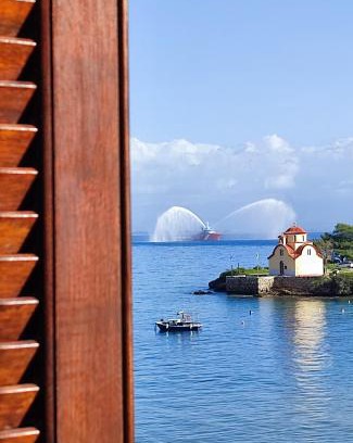 Gythio Apartment | Unforgettable Ocean View at l'Atoll d'Hélène - Rated 10/10