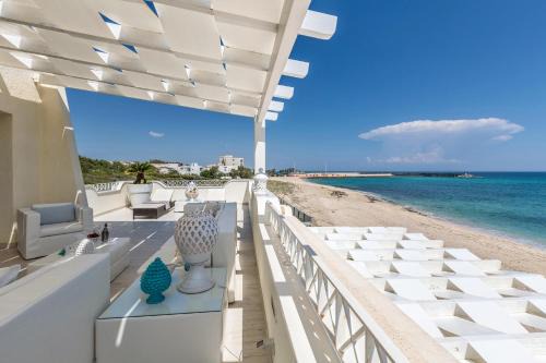 Campomarino di Maruggio Villa | Oceanfront Bliss at L'Attico di Alessia - Rated 10/10
