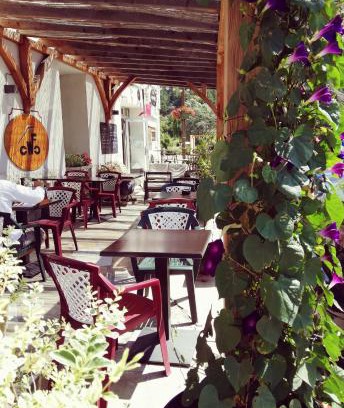 Eygliers Hotel | Pet-Friendly Retreat at L'Auberge d'Eygliers with Ocean Views