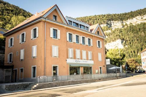 Noiraigue Hotel | Discover L'auberge de Noiraigue: A 9/10 Guest Favorite