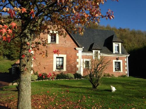 Willeman Bed & Breakfast | Family-Friendly L'Auberge Des Oiseaux Chantants with Pool