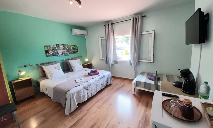 Saint-Paul House | Guest Rated 10/10: Stay at L'Auberge du Pavé Triple Room