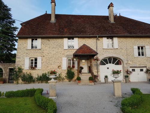 Liesle House | Pet-Friendly Retreat L'Aumônerie with Family Amenities