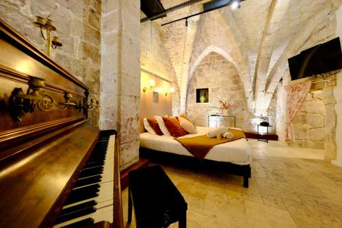 Quartier Vieux Marche-Cathedrale Apartment | Indulgent Retreat at L'Autel: Spa & Sauna in City Center