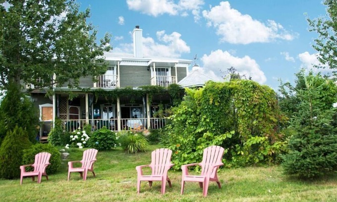 Les Eboulements Hotel | Experience L'Authentique Auberge de Charlevoix's Warmth