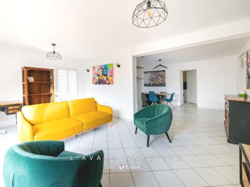 Saint-Cheron Apartment | Relax at L'Avant Gardiste with Child-Friendly Amenities