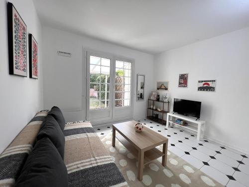 Bondoufle House | L'Aventura avec 7 chambres et Jardin
